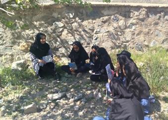 نشست کتاب خوان با موضوع حجاب و عفاف در طبیعت
